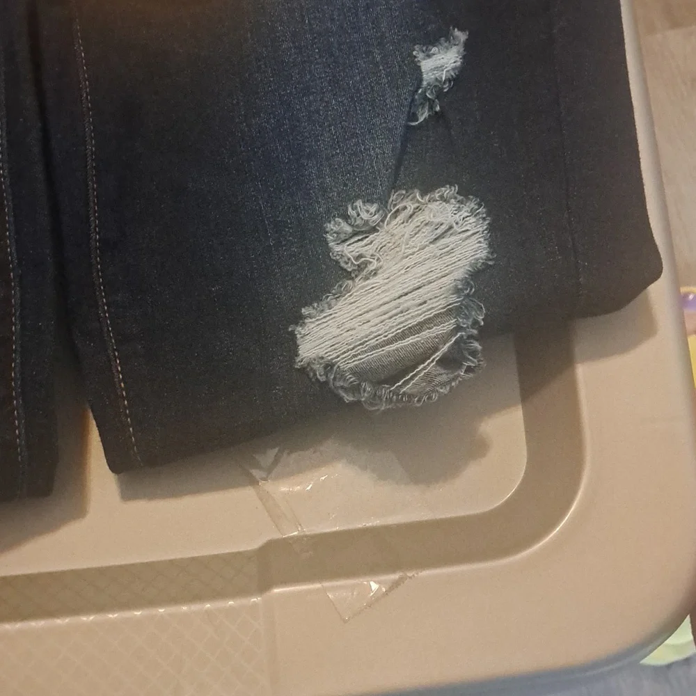 NWT JEANS - Picture 5 of 9